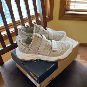 TEVA outflow universal shoes SAND color women’s size 8.5